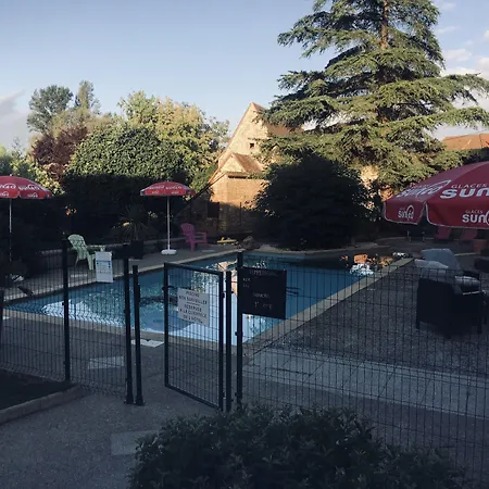 Auberge Du Relais D'Auniac - Hotel Bar Restaurant Bistronomique Piscine Anglars-Nozac