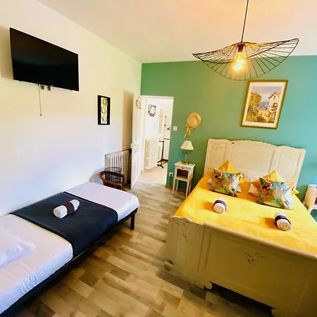 מלון Du Relais D'auniac - Bar Restaurant Piscine *