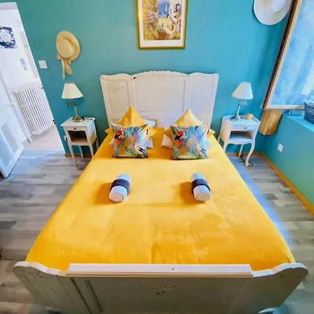 מלון Du Relais D'auniac - Bar Restaurant Piscine