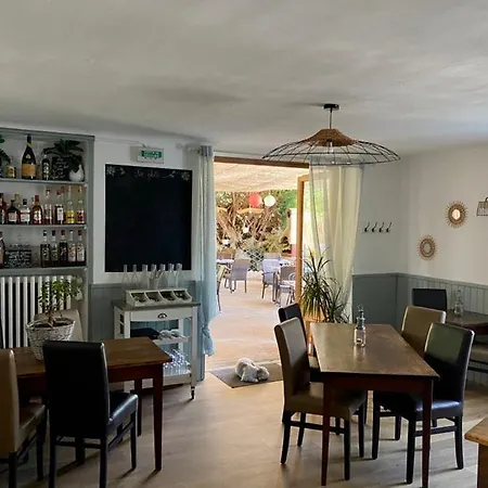 Du Relais D'auniac - Bar Restaurant Piscine מלון אנגלרס-נוזק