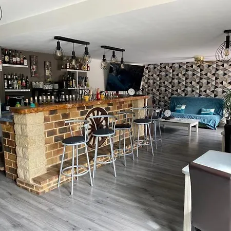 Du Relais D'auniac - Bar Restaurant Piscine אנגלרס-נוזק