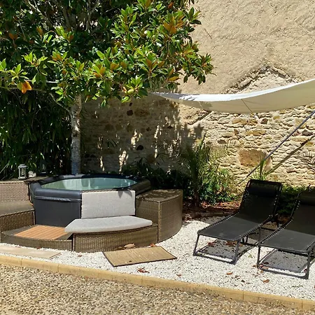 Auberge Du Relais D'Auniac - Hotel Bar Restaurant Bistronomique Piscine 酒店