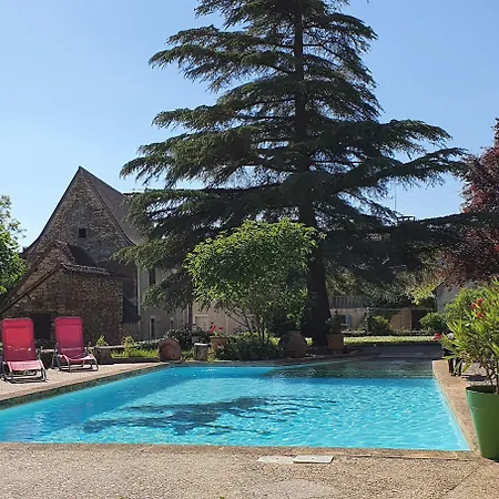 酒店 Auberge Du Relais D'Auniac - Hotel Bar Restaurant Bistronomique Piscine 昂格拉尔诺扎克