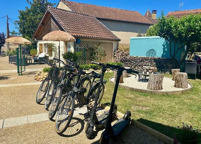 Du Relais D'auniac - Bar Restaurant Piscine * Anglars-Nozac