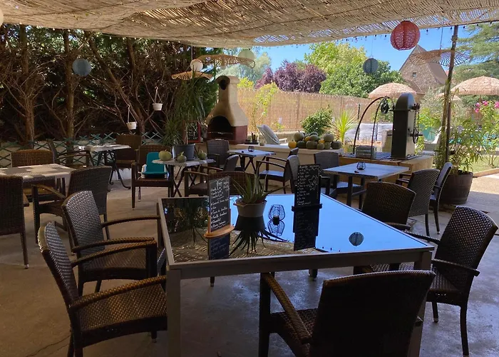 Du Relais D'auniac - Bar Restaurant Piscine * Anglars-Nozac