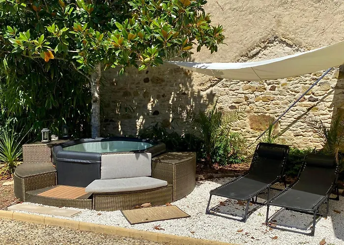 Du Relais D'auniac - Bar Restaurant Piscine Hotel