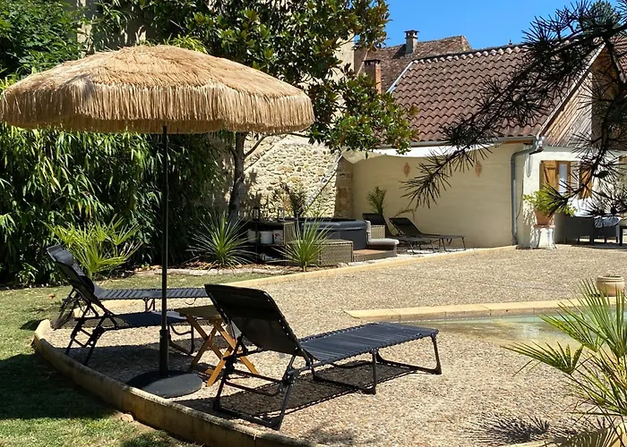 Du Relais D'auniac - Bar Restaurant Piscine Hotel