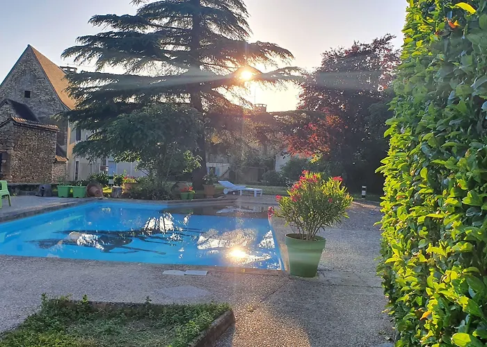 Du Relais D'auniac - Bar Restaurant Piscine * Anglars-Nozac