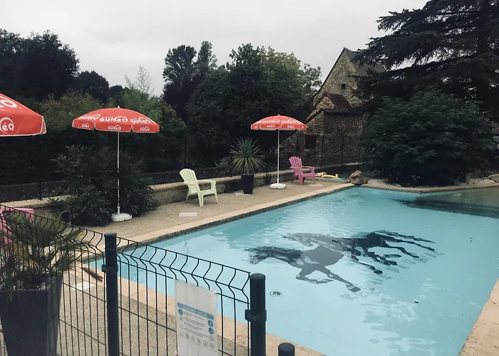 Du Relais D'auniac - Bar Restaurant Piscine Hotel Anglars-Nozac