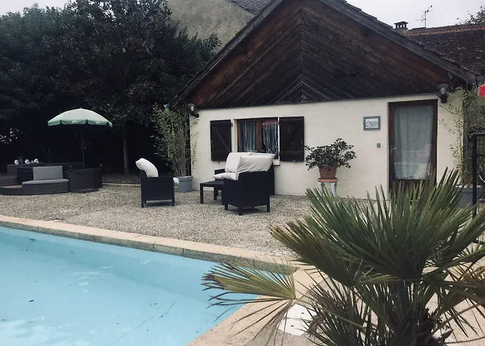 Du Relais D'auniac - Bar Restaurant Piscine Hotel Anglars-Nozac